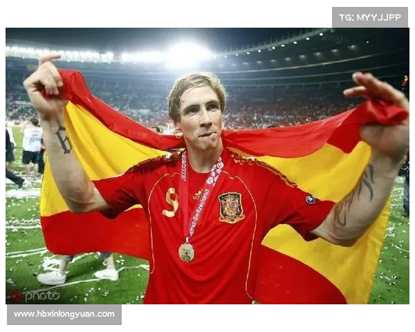 从金童到传奇前锋托雷斯绰号背后的励志足球故事